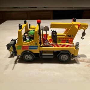 PLAYMOBIL Quick Service Tow Truck